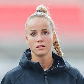 Giulia Gwinn height profile photo