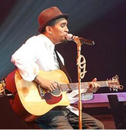 Glenn Fredly height profile photo
