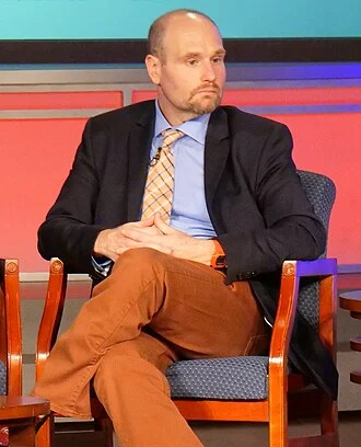 Glenn Thrush height profile photo
