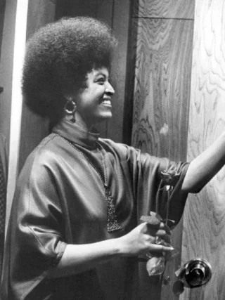 Gloria Foster height profile photo