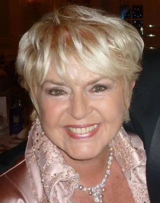 Gloria Hunniford height profile photo
