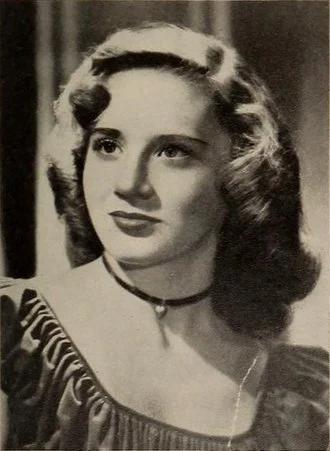 Gloria McMillan height profile photo