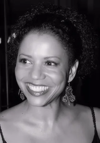 Gloria Reuben height profile photo