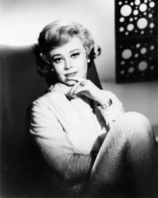 Glynis Johns height profile photo