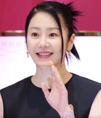 Go Hyun-jung height profile photo