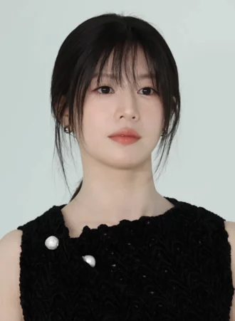 Go Youn-jung height profile photo