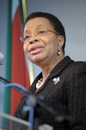 Graça Machel height profile photo