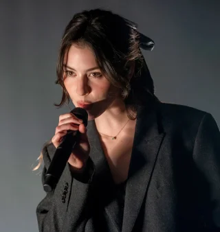 Gracie Abrams height profile photo