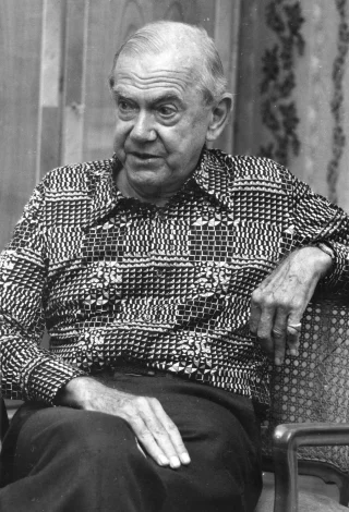 Graham Greene height profile photo