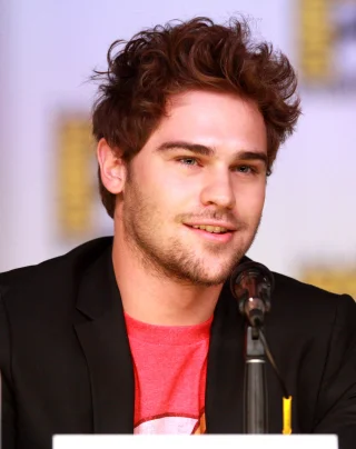 Grey Damon height profile photo
