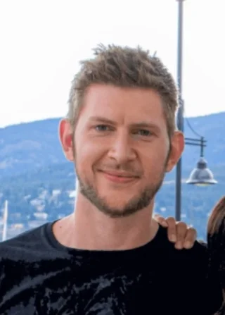 Greyston Holt height profile photo