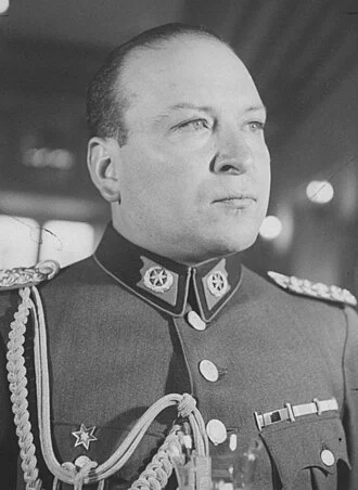 Gualberto Villarroel height profile photo