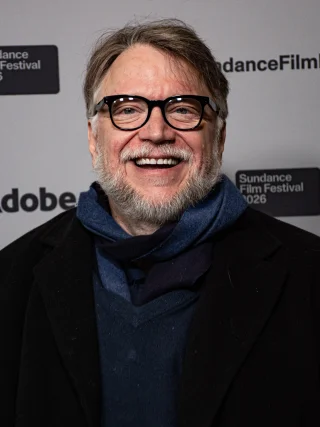 Guillermo del Toro height profile photo