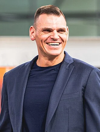 Gunther (wrestler) height profile photo
