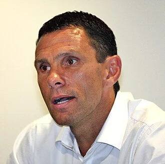 Gus Poyet height profile photo