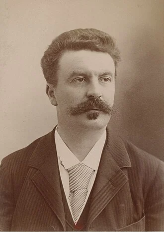 Guy de Maupassant height profile photo