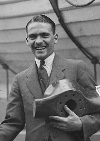 Guy Menzies height profile photo