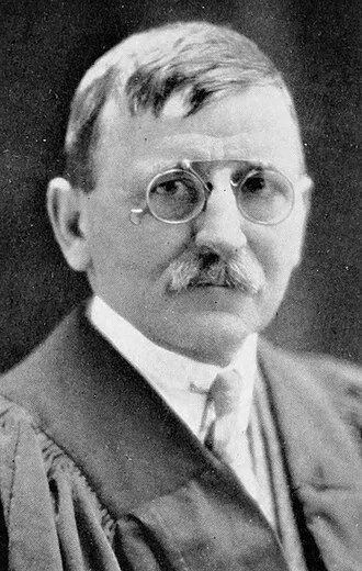 Hadley Williams height profile photo