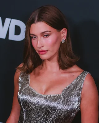 Hailey Bieber height profile photo