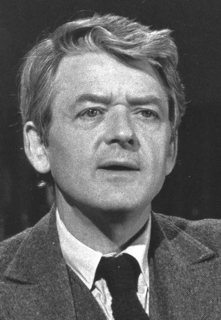 Hal Holbrook height profile photo