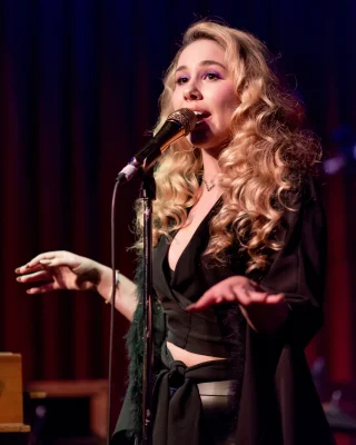 Haley Reinhart height profile photo