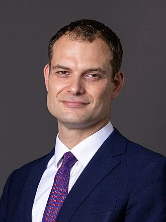 Hamish Falconer height profile photo
