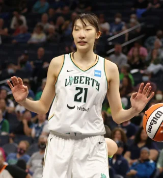Han Xu (basketball) height profile photo