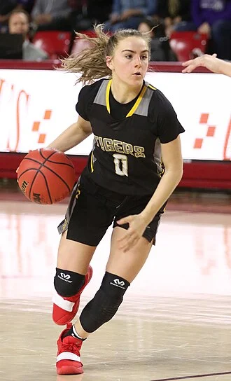 Hanna Cavinder height profile photo