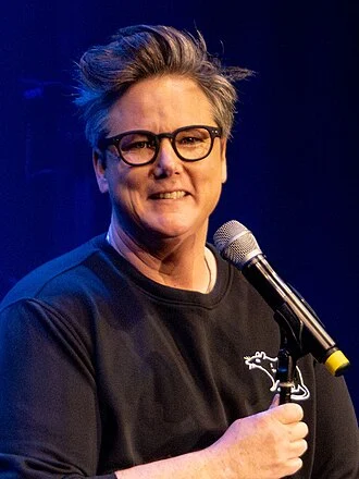 Hannah Gadsby height profile photo