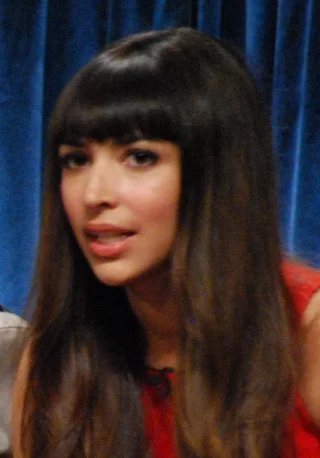 Hannah Simone height profile photo