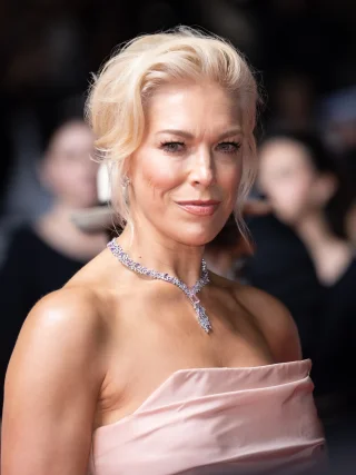 Hannah Waddingham height profile photo