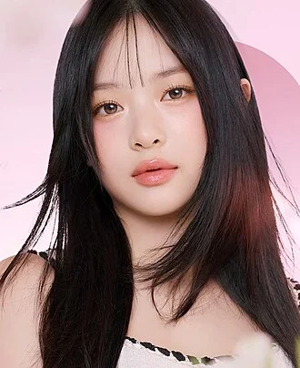 Hanni (singer) height profile photo