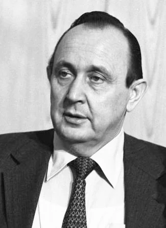 Hans-Dietrich Genscher height profile photo