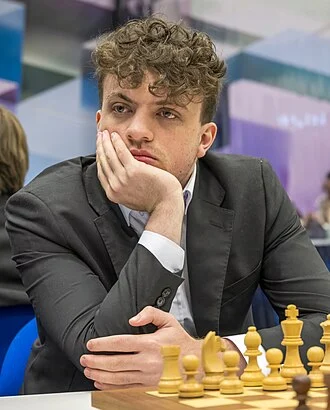 Hans Niemann height profile photo