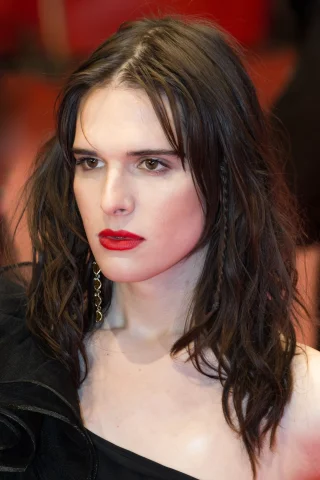 Hari Nef height profile photo