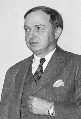Harlow Shapley height profile photo