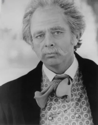 Harris Yulin height profile photo
