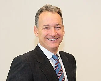 Harry Crosby (businessman) height profile photo