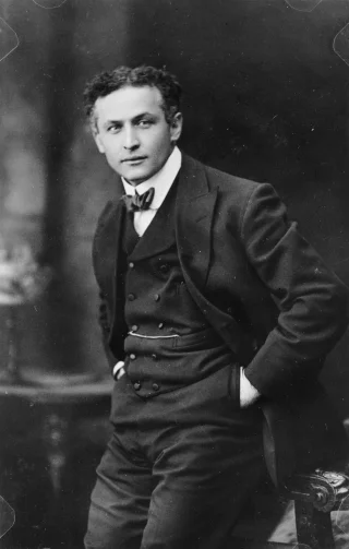 Harry Houdini height profile photo