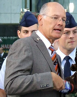 Harry Smith (American journalist) height profile photo