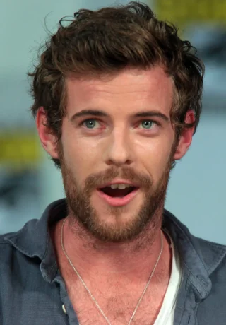 Harry Treadaway height profile photo