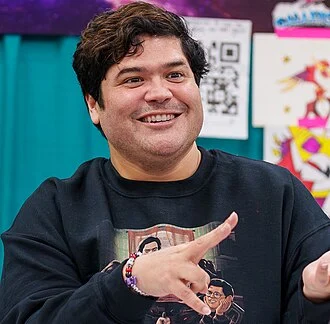Harvey Guillén height profile photo