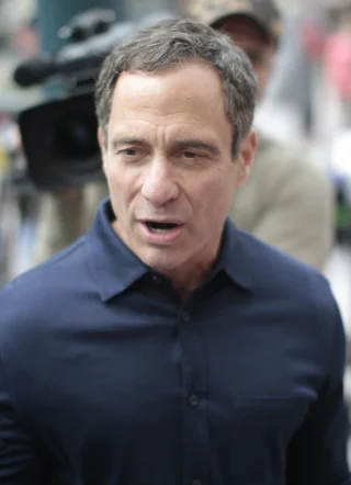 Harvey Levin height profile photo
