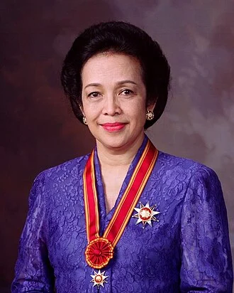 Hasri Ainun Habibie height profile photo