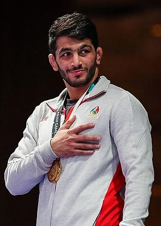 Hassan Yazdani height profile photo