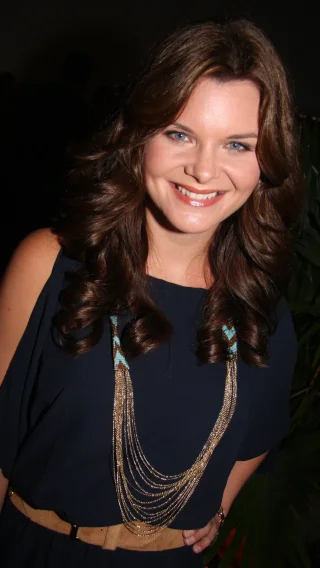 Heather Tom height profile photo