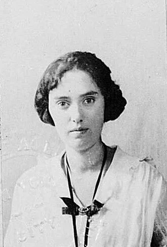 Helen Palmer (writer) height profile photo
