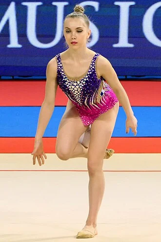 Hélène Karbanov height profile photo