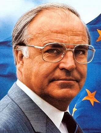 Helmut Kohl height profile photo