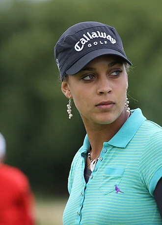Henni Zuël height profile photo